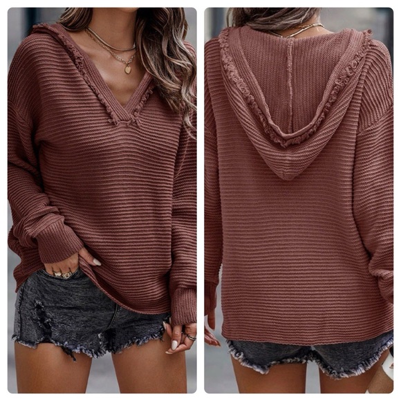 A Girl Thing Sweaters - $25 start No. 212 LAST ONE ❤️ Textured hooded sweater